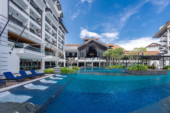 Resort vs Hotel: Which Is Better for Your Vacation?